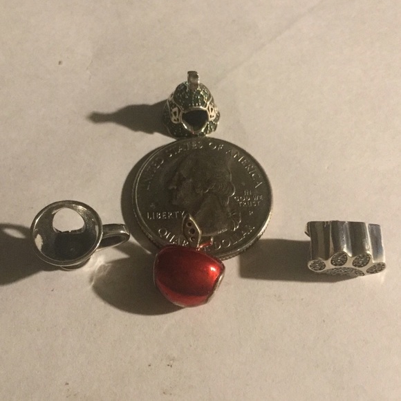 AUCTION PRICE👩🏻⚖️ Christmas Tree Charm Bead - Picture 2 of 3